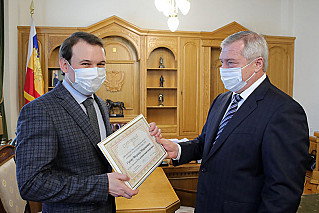 Лучший учитель России  получил сертификат на квартиру