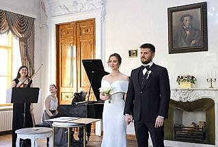 В Москве книголюбы сыграли свадьбу в библиотеке
