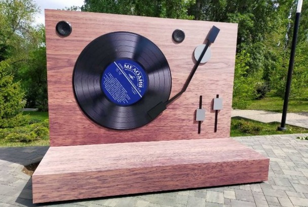 В Волгограде установили музыкальный арт-объект с песнями Пахмутовой