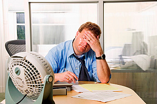 Работодателям необходимо сокращать рабочий день в жару