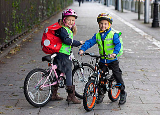 Ребенок и велосипед
