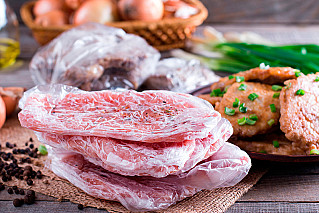 Как правильно размораживать мясо: 4 проверенных способа