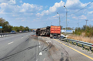 Столкнулись два грузовика, погиб водитель