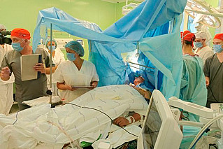 На Урале провели уникальную операцию пациенту в сознании