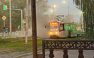 В Новочеркасске загорелся трамвай с пассажирами