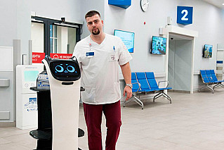 В больницах  Москвы появились роботы-помощники
