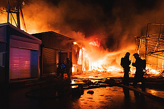 В Ростове всю ночь горел рынок «Темерник»