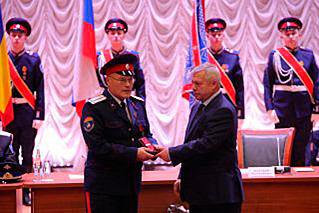 Казак Советского района получил награду за ратную службу