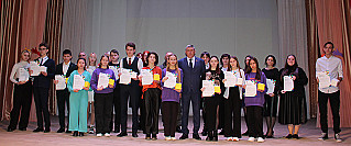 В Обливском районе вручили награды активным волонтерам года