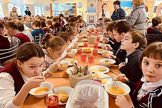 Народный фронт и минпросвещения усилят контроль за питанием в школах