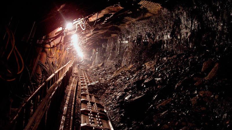 Рабочий пострадал при обвале шахты в Ростовской области